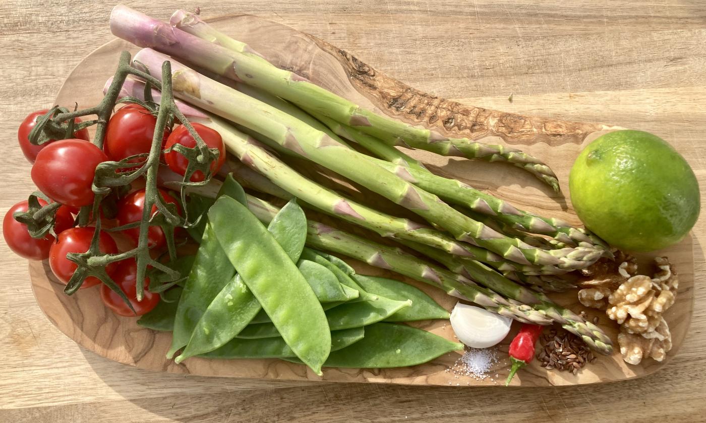 Gedämpftes Gemüse von Grünem Spargel und Zuckerschoten | Stiftung G+E