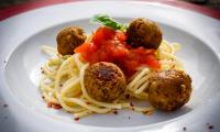 Ready-made "Crispy-Spicy Lentil Balls" together with pasta on a plate.